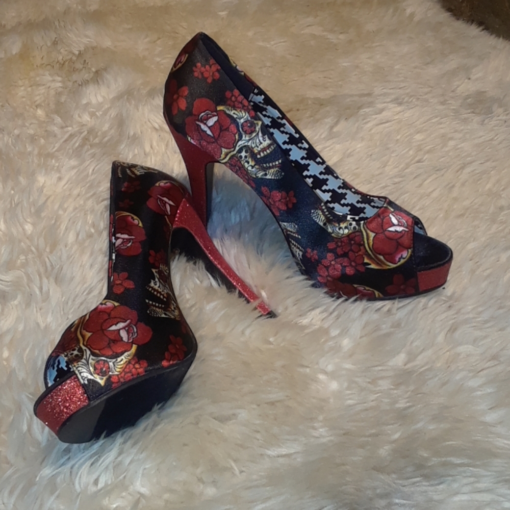 Red Sparkly heeled Skull Pumps